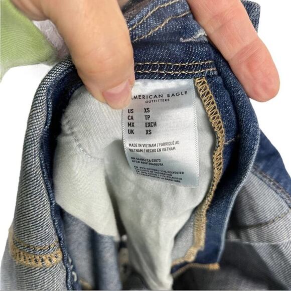 American Eagle Tomgirl Distressed Blue Denim Jeans Overall Size XS Relaxed Fit - Picture 11 of 16
